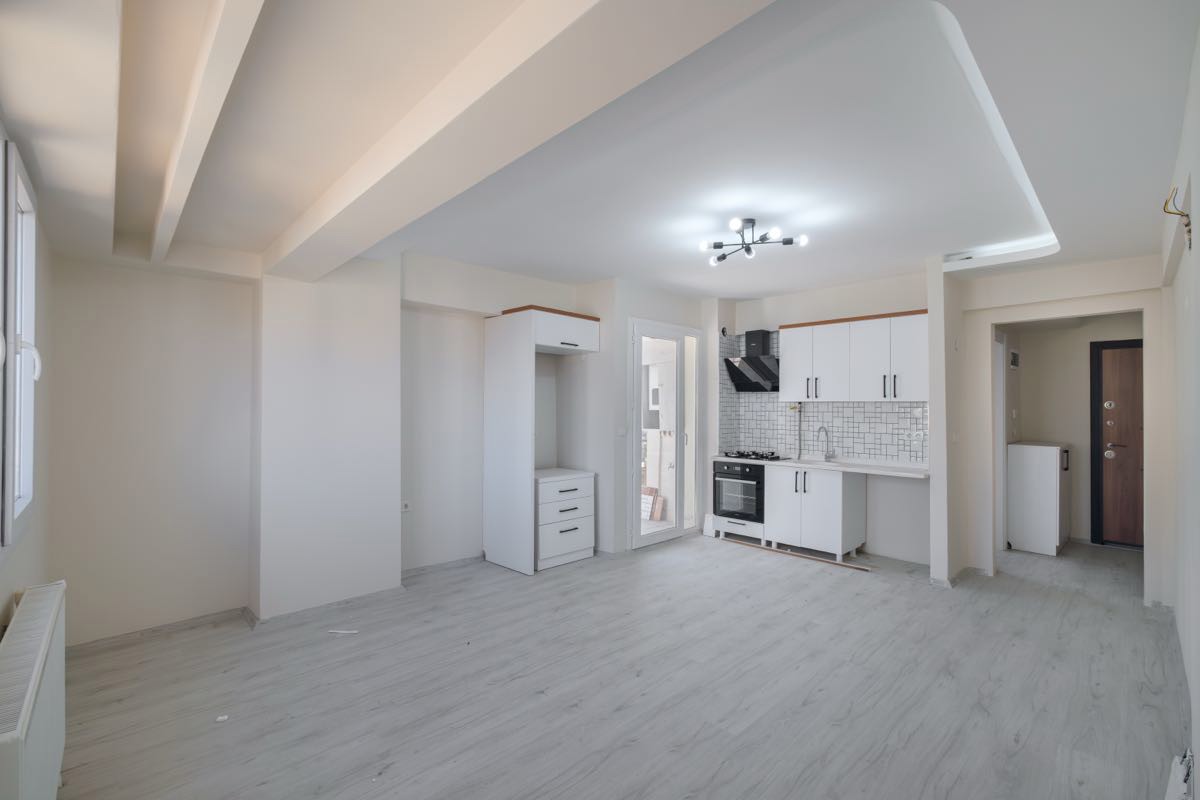 ÇİĞLİ ESENTEPE MAHALLESİNDE SIFIR TADİLATLI KİRALIK 1+1 DAİRE