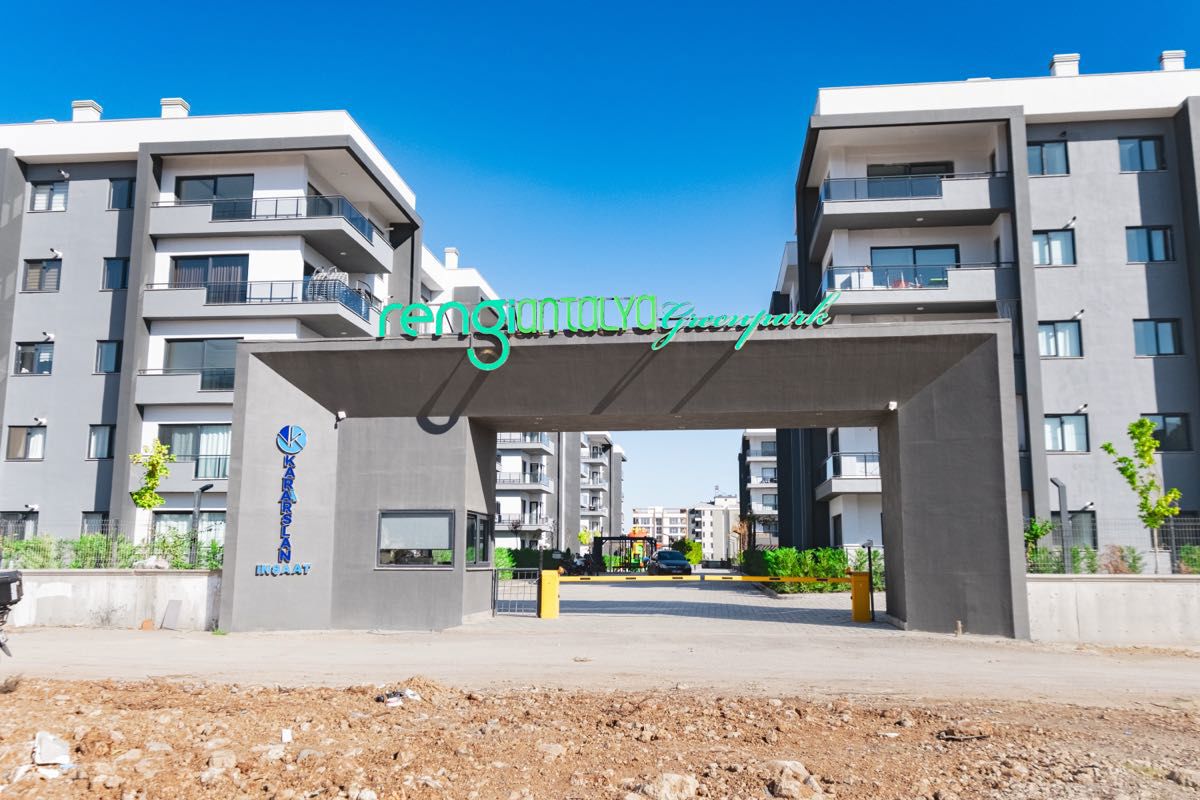 YENİKÖY MAH RENGİ ANTALYA GREEN PARK SİTESİNDE SATILIK 3+1 DAİRE