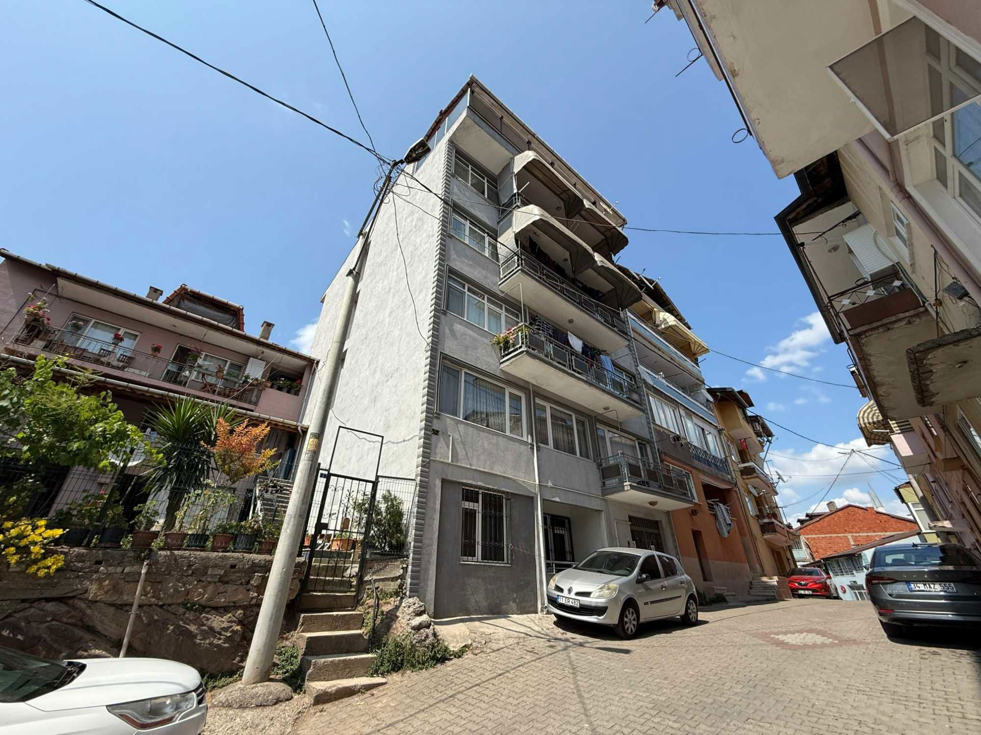 RE/MAX DREAM’DEN   EN ÇOK TERCİH EDİLEN İZMİT MERKEZDE  KİRALIK DAİRE 1+1 KİRALIK DAİRE