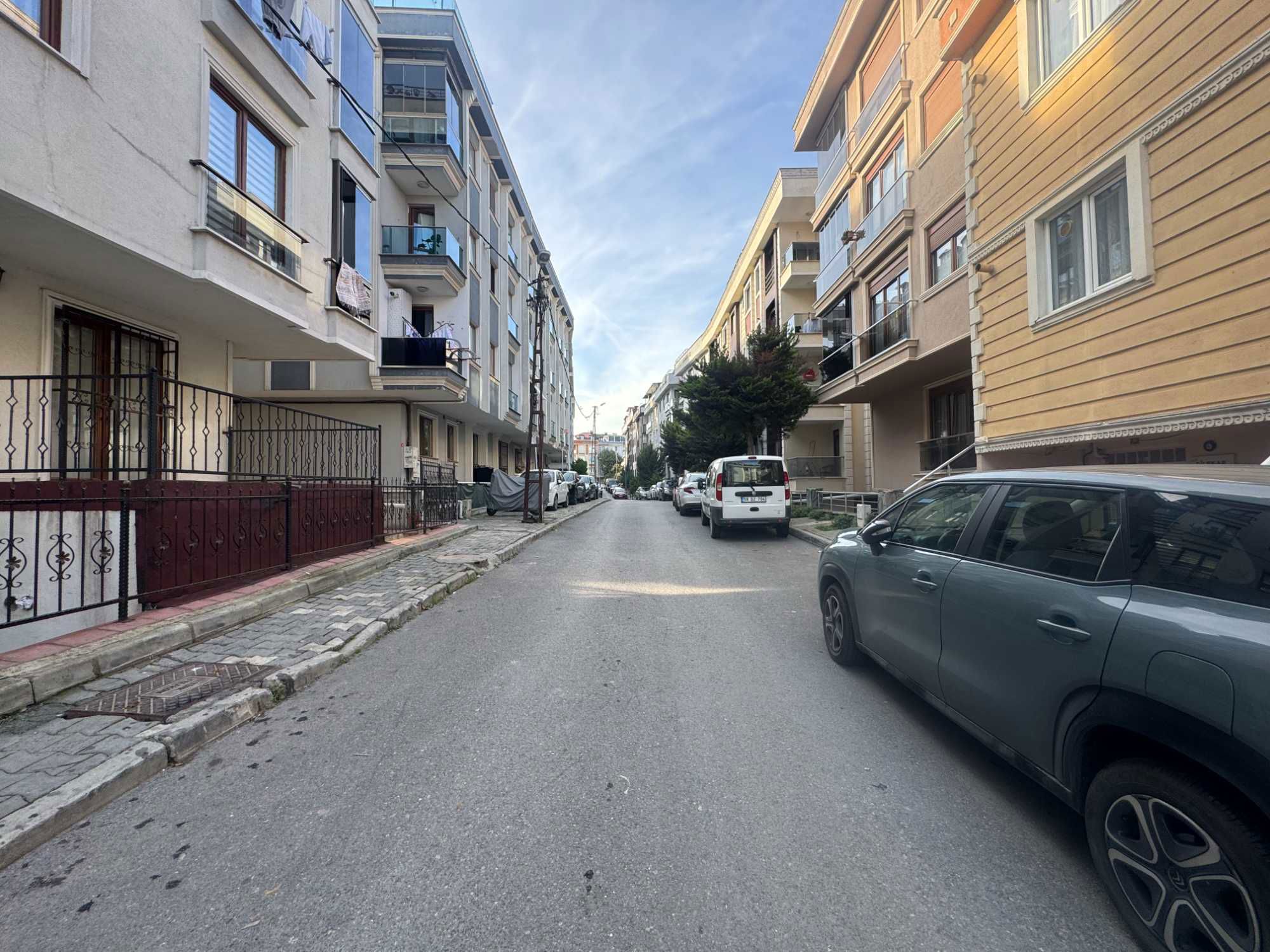 ÇEKMEKÖY MERKEZ MAH.'DE SATILIK 2+1 BAHÇE KATI
