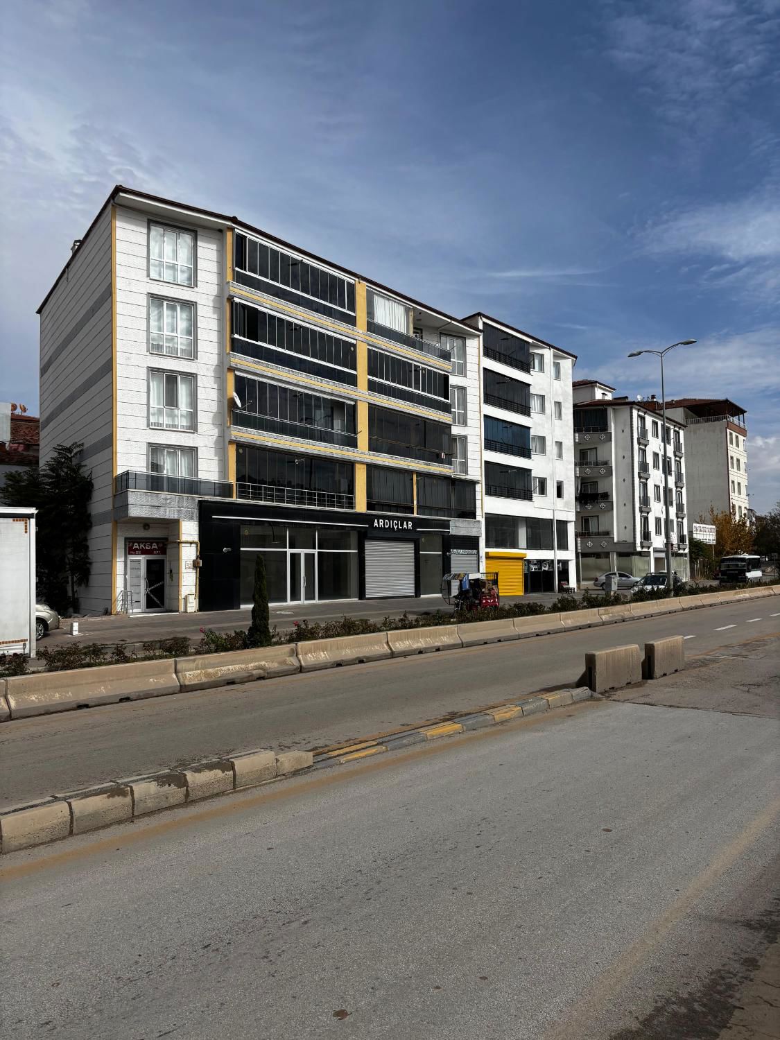 KIRIKKALE MERKEZDE TERASLI GENIŞ 3+1 SATILIK BAKIMLI DAIRE