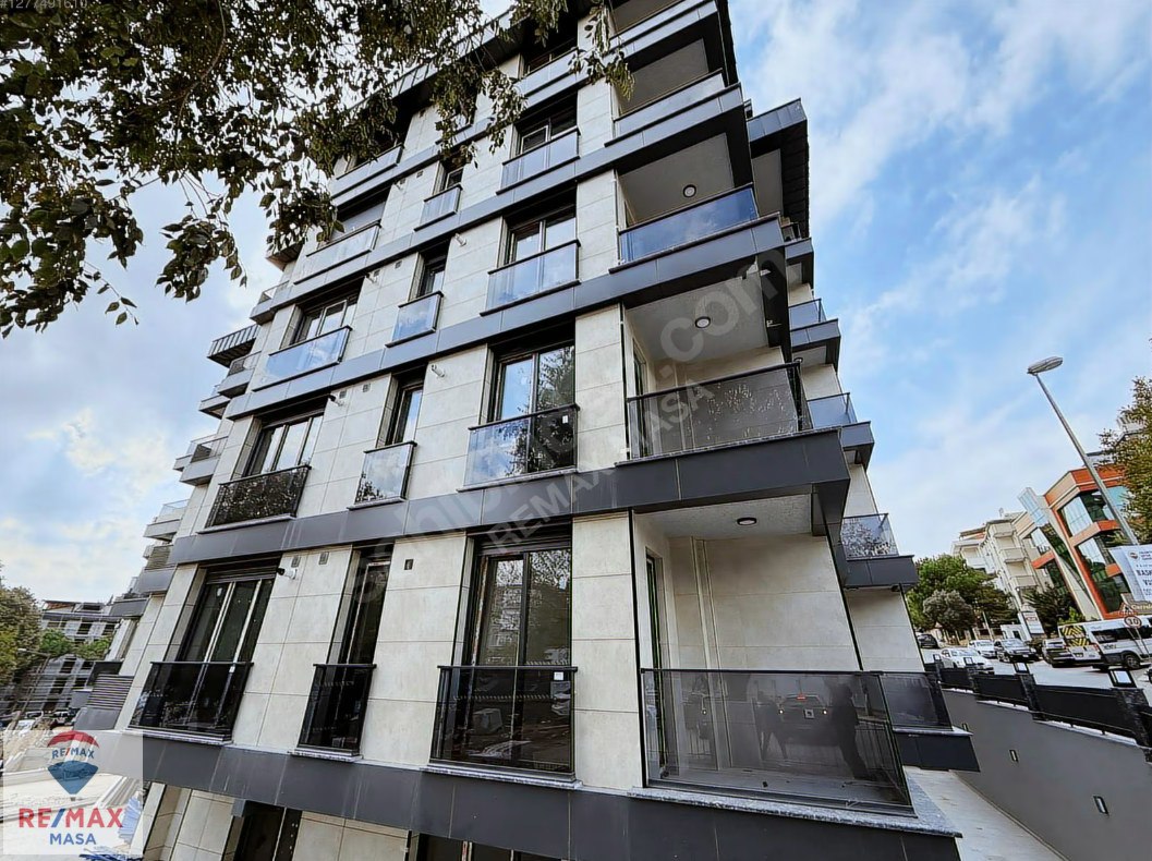 REMAX MASA'DAN ALTUNİZADE AY KONAKLARINDA 2+1 SATILIK DAİRE