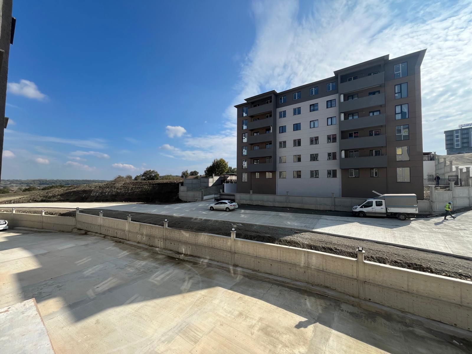 ÇERKEZKÖY İSTASYON MAHALLESINDE KIRALIK 2+1 SIFIR DAIRE