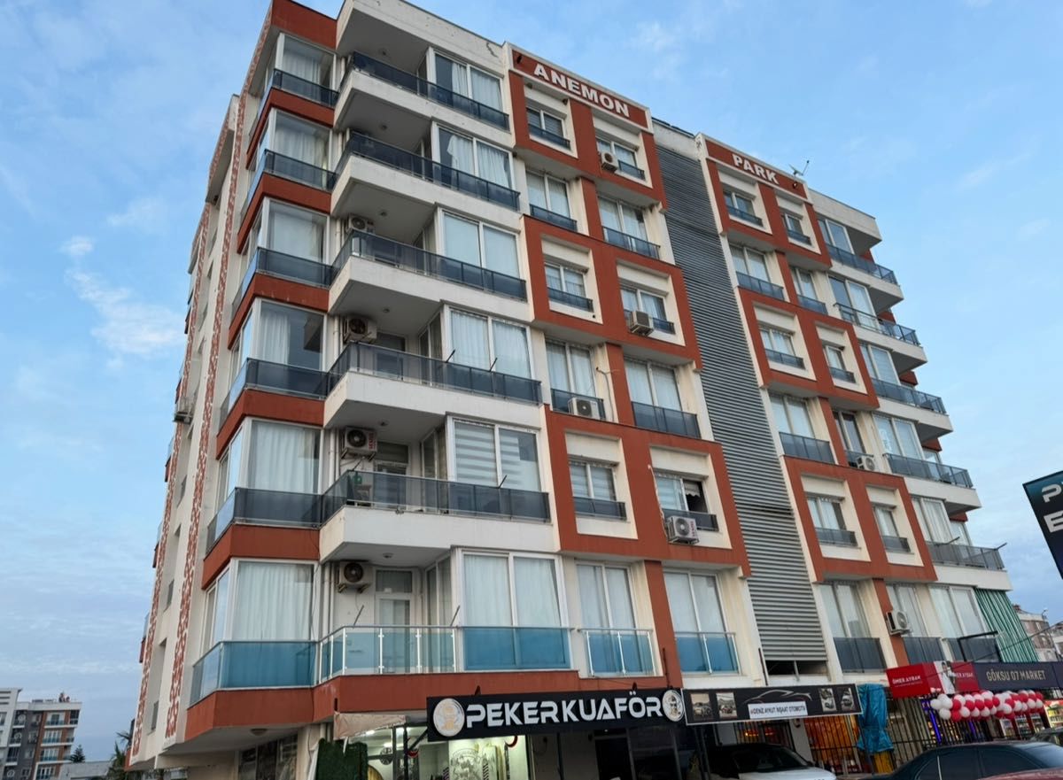 GÖKSU’DA AYRI MUTFAKLI ARA KAT HAVUZLU SİTE İÇİ SATILIK DAİRE