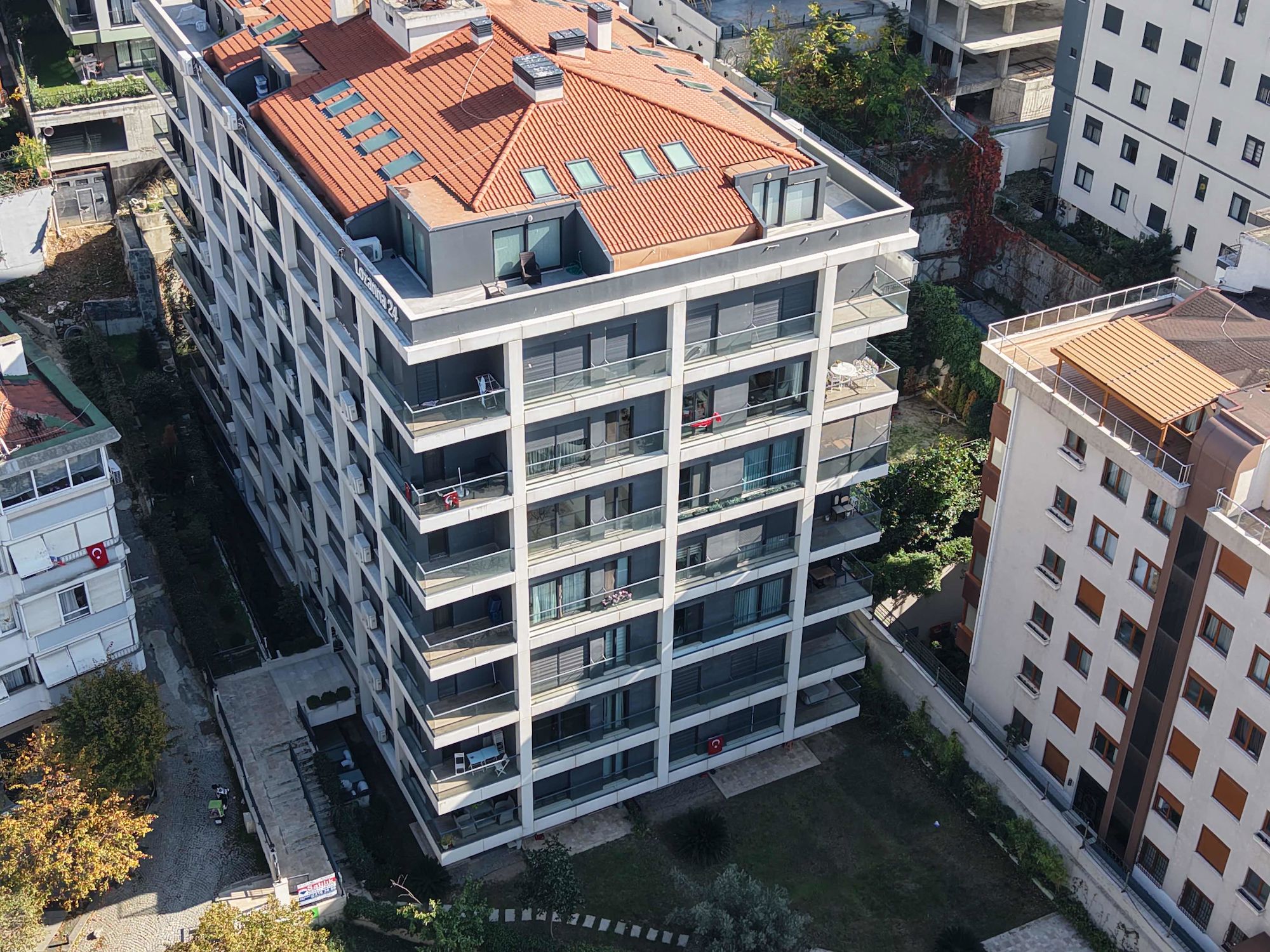 EMİRHAN CADDESİ LOZANNA HATIRA EVLERİ ÖN CEPHE BALKONLU 2+1