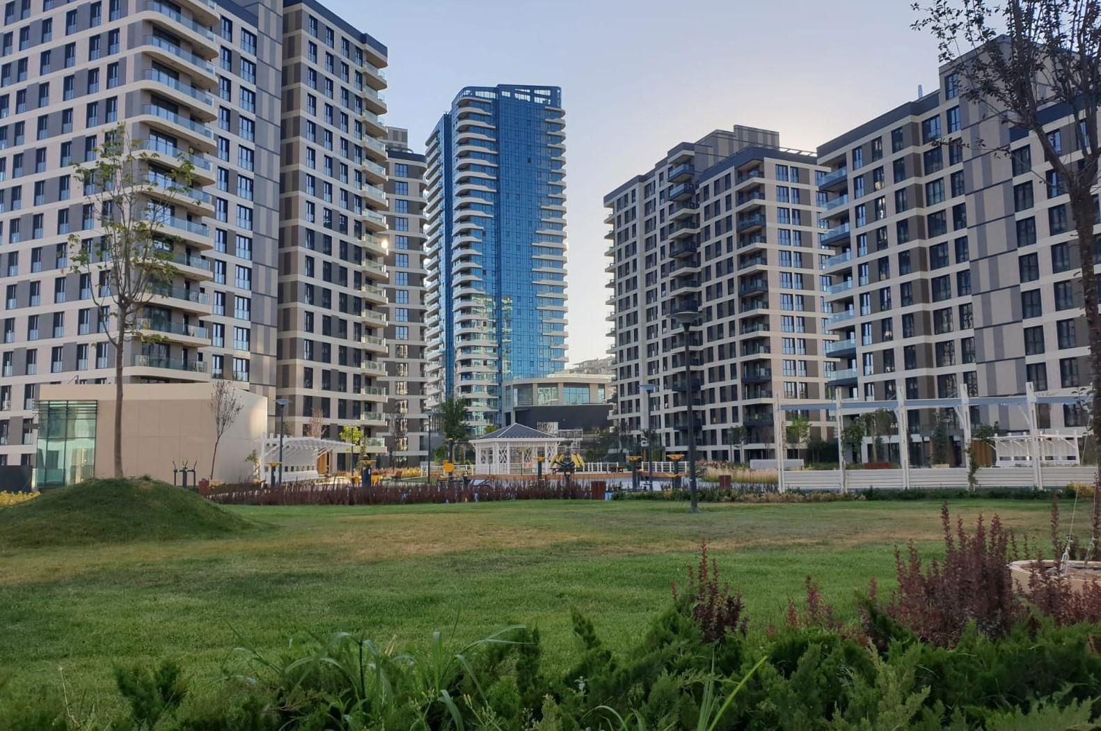 BAŞKENT EMLAK KONUTLARI'NDA, VADİ MANZARLI, 4+1 KİRALIK DAİRE