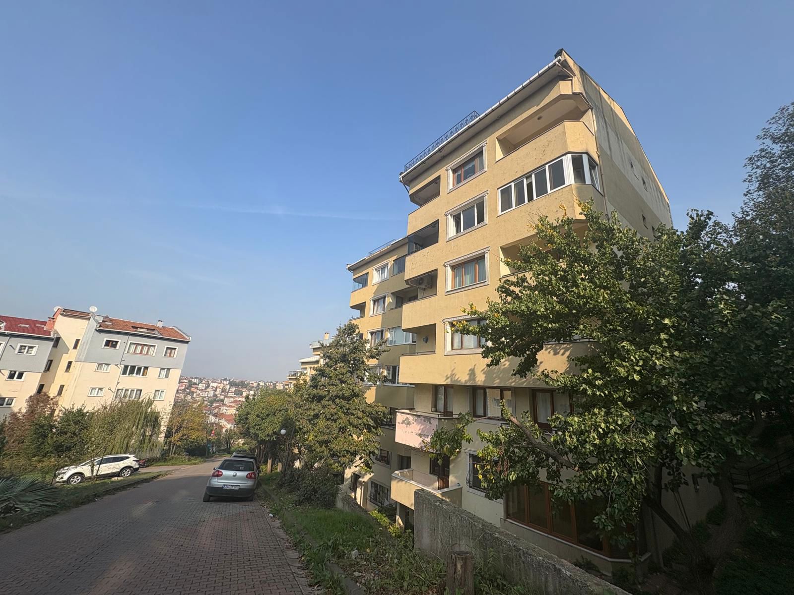 REMAX ASHILL ÜSKÜDAR KIRAZLITEPE DE ÖZYUVA SITESI SATILIK 3+1