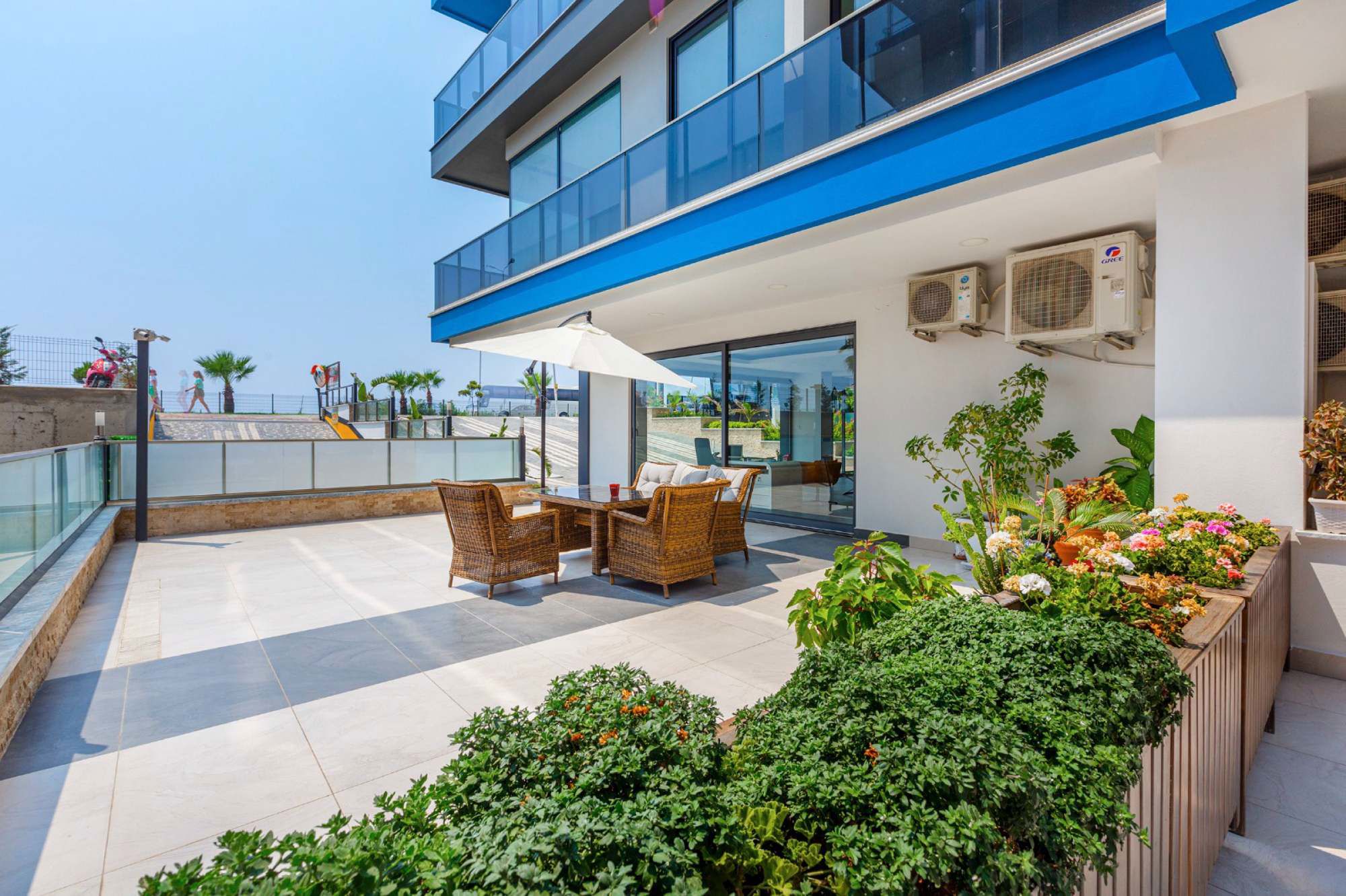 ALANYA / MAHMUTLAR MAHALLESI SAHILE SIFIR 2+1 SATILIK DAİRE