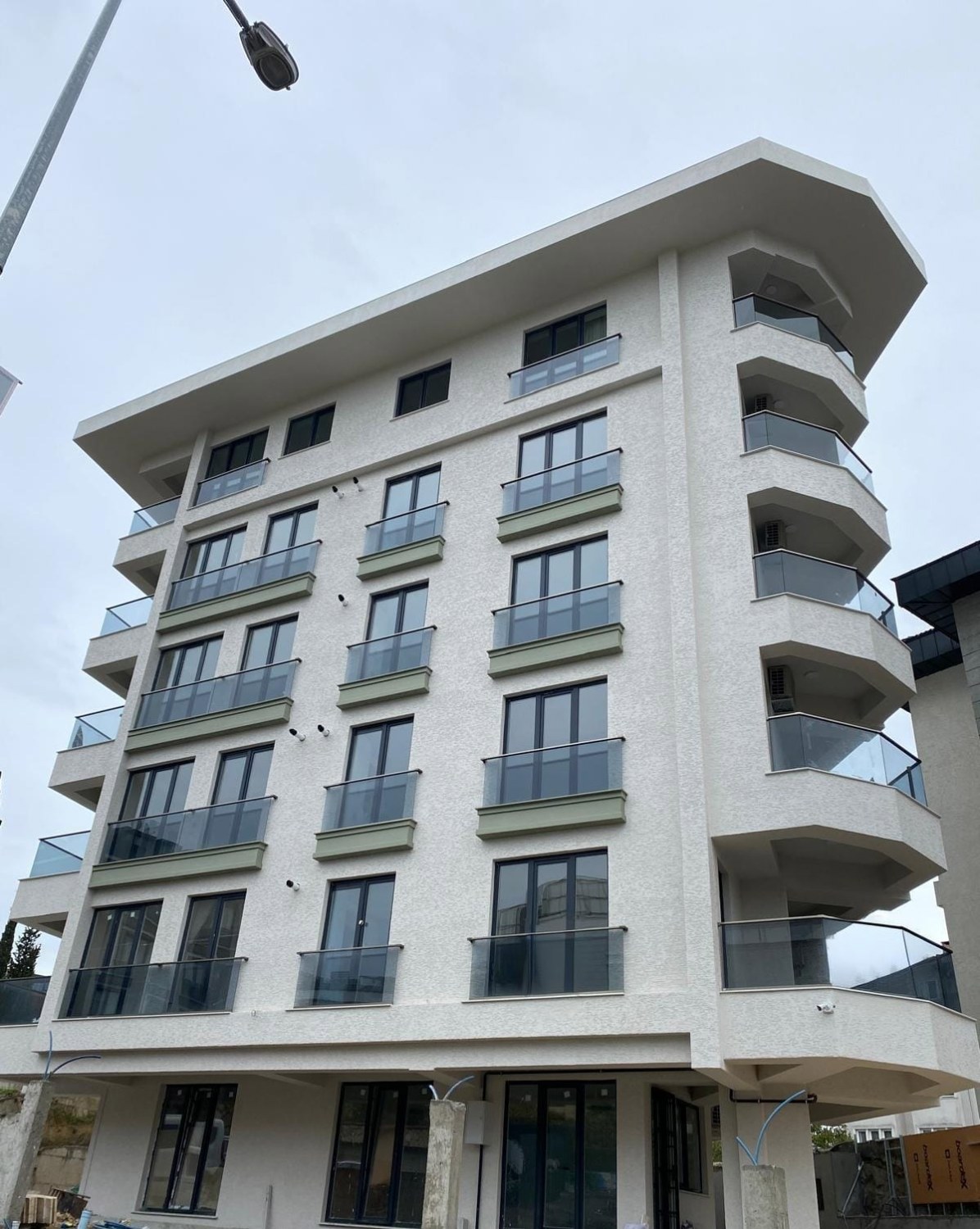 ÜSKÜDAR BAHÇELİEVLER ’DE FULL EŞYALI 1+1 KİRALIK BAHÇE KATI