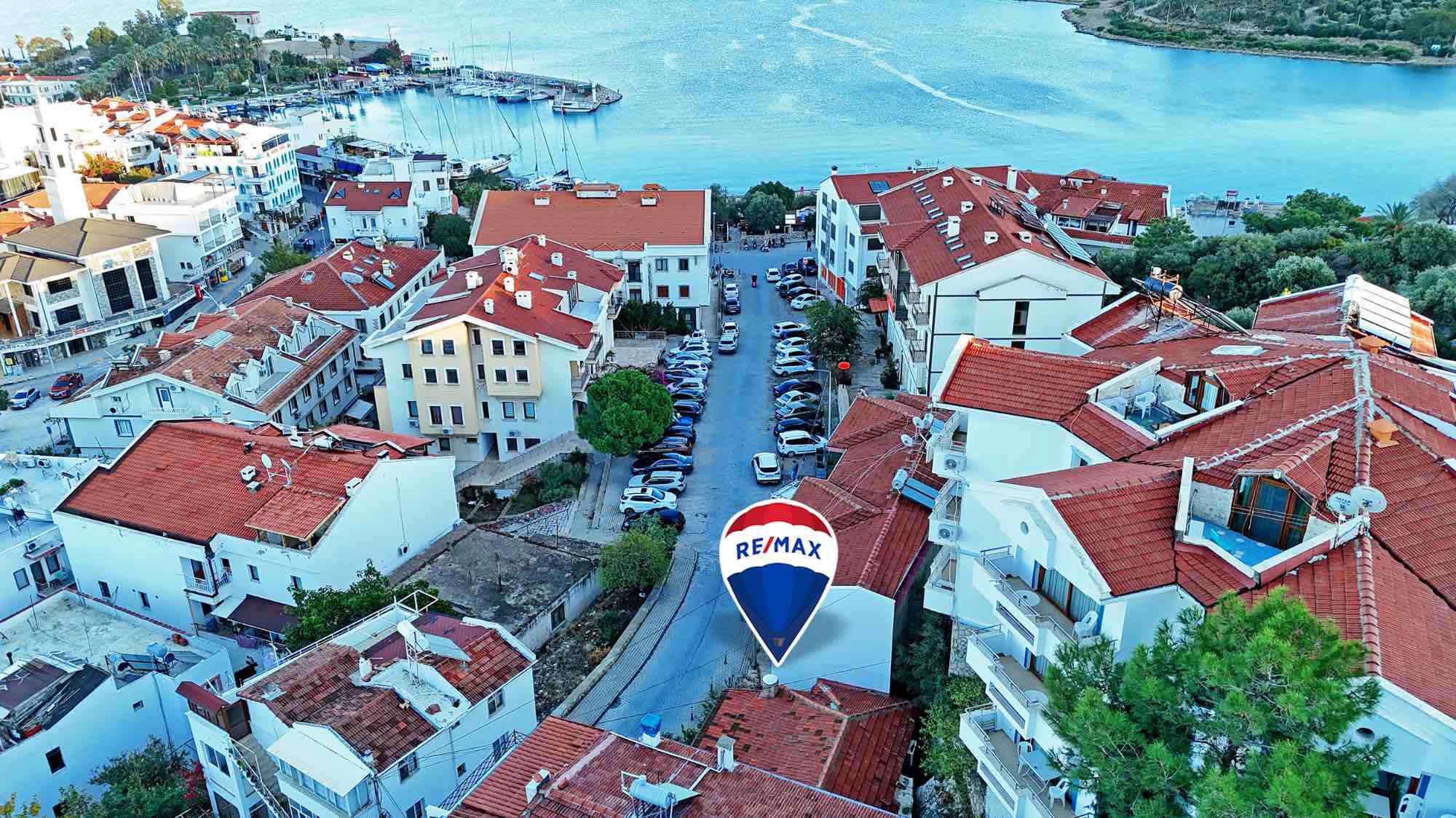 DATÇA MERKEZDE 2+1 SATILIK GIRIŞ KAT DAIRE TAŞLIK PLAJINA 150 MT