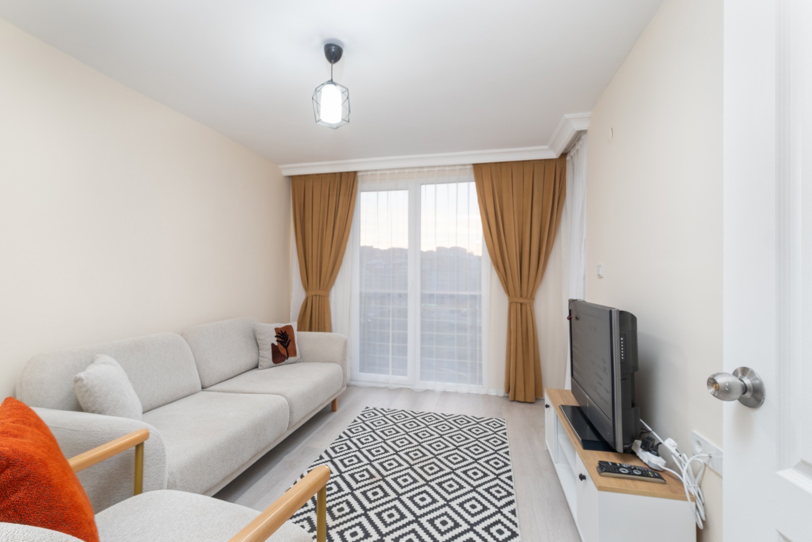 DUMLUPINARDA EŞYALI 1+1 KİRALIK DAİRE
