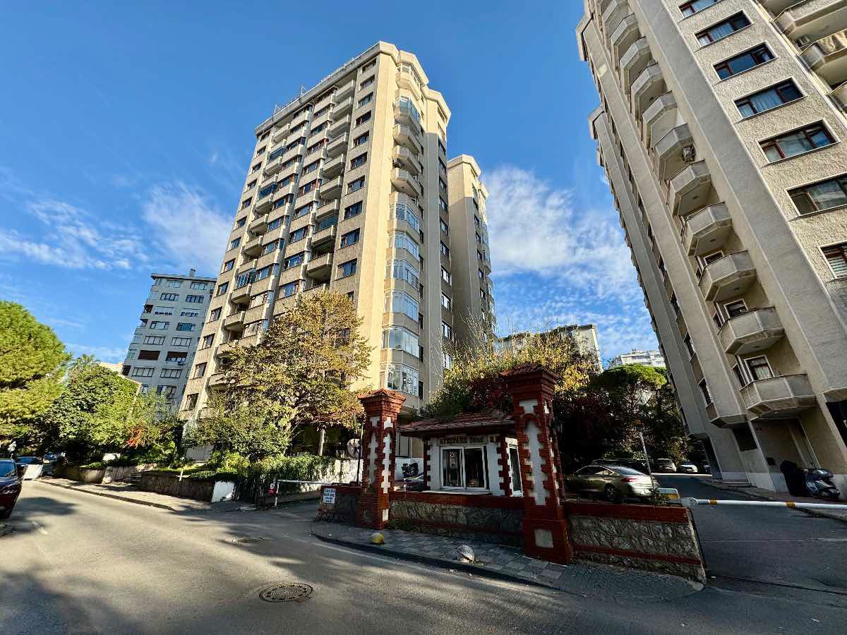 ATEŞPARE SİTESİ'NDE BALKONLU OTOPARKLI 142M2 3+1 SATILIK DAİRE