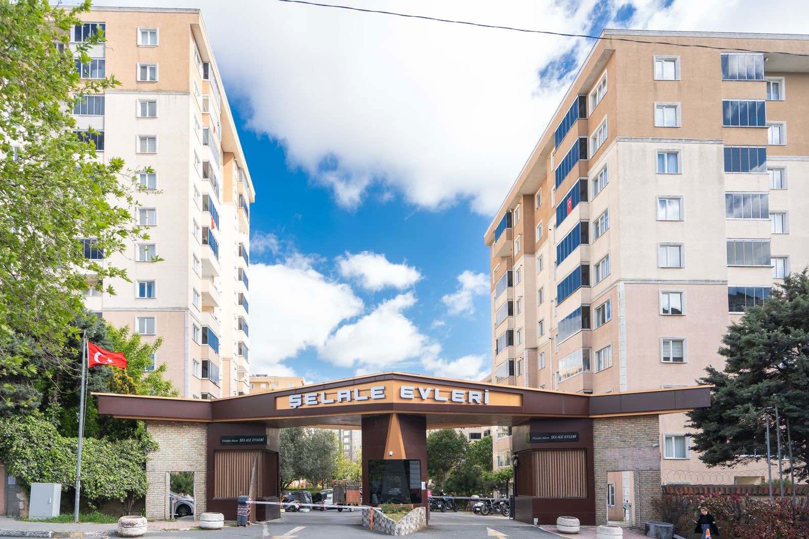 BEYLIKDÜZÜ ŞELALE EVLERI EŞYALI  2+1 SATILIK  DAIRE