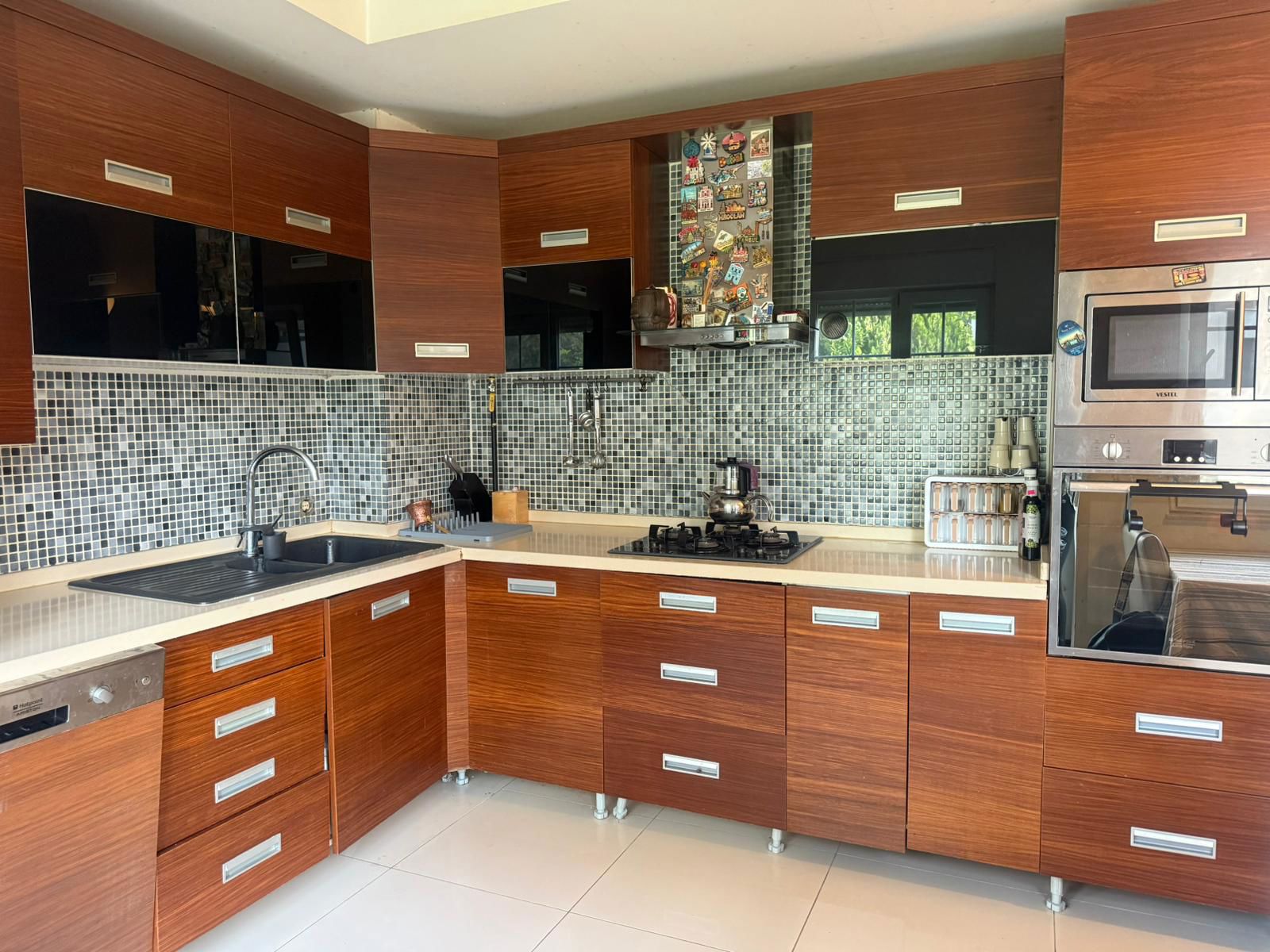 SİTE İÇİNDE SATILIK 5+2  BAHÇE KATI DAİRE