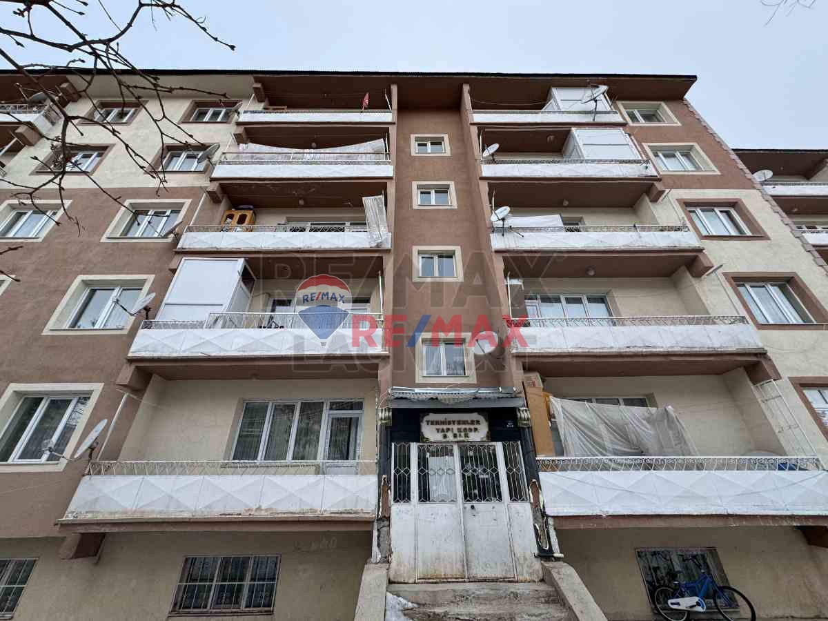 RE/MAX LACİVERT'TEN YENİŞEHİRDE SATILIK 3+1  BODRUM KAT