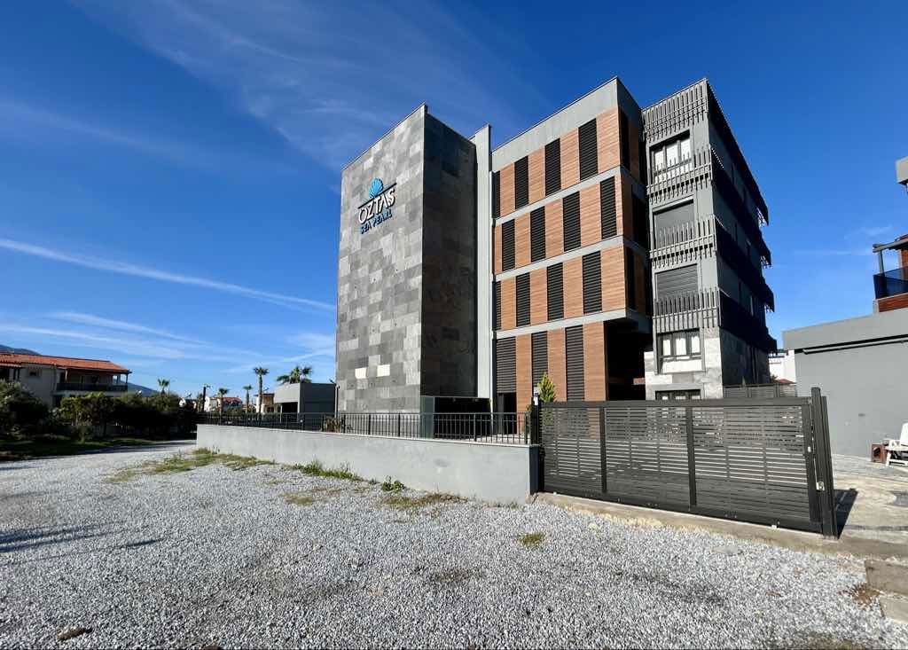 KUŞADASI GÜZELÇAMLI'DA MİLLİ PARK VE DENİZ MANZARALI MODERN LÜKS SATILIK ÇATI DUBLEKS
