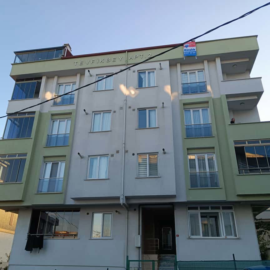 ARNAVUTKÖY ÖMERLİ MAHALLESİ BOZHAN SOKAKTA 1+1 TERAS KAT KİRALIK DAİRE