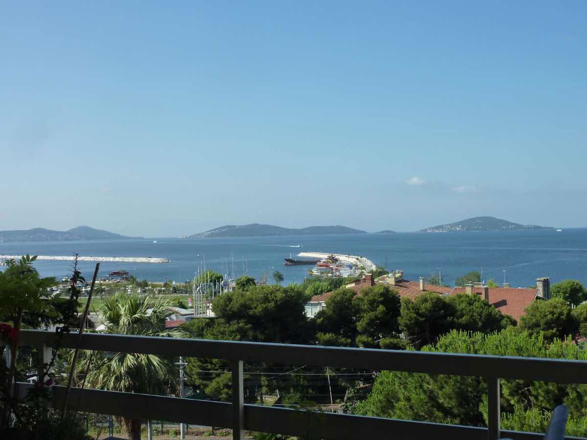 KÜÇÜKYALI ÇAMLIK'TA PANORAMIK DENIZ VE ADALAR MANZARALI 3+1 DAIRE