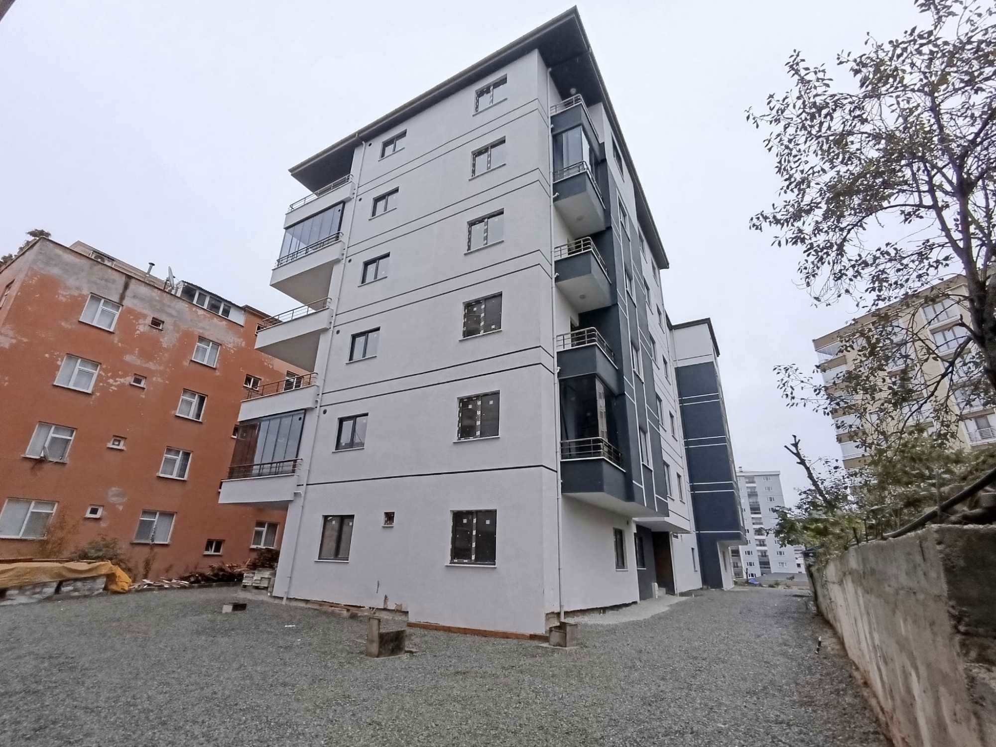 KAŞÜSTÜ ANAYOLA ÇOK YAKIN SIFIR 1+1