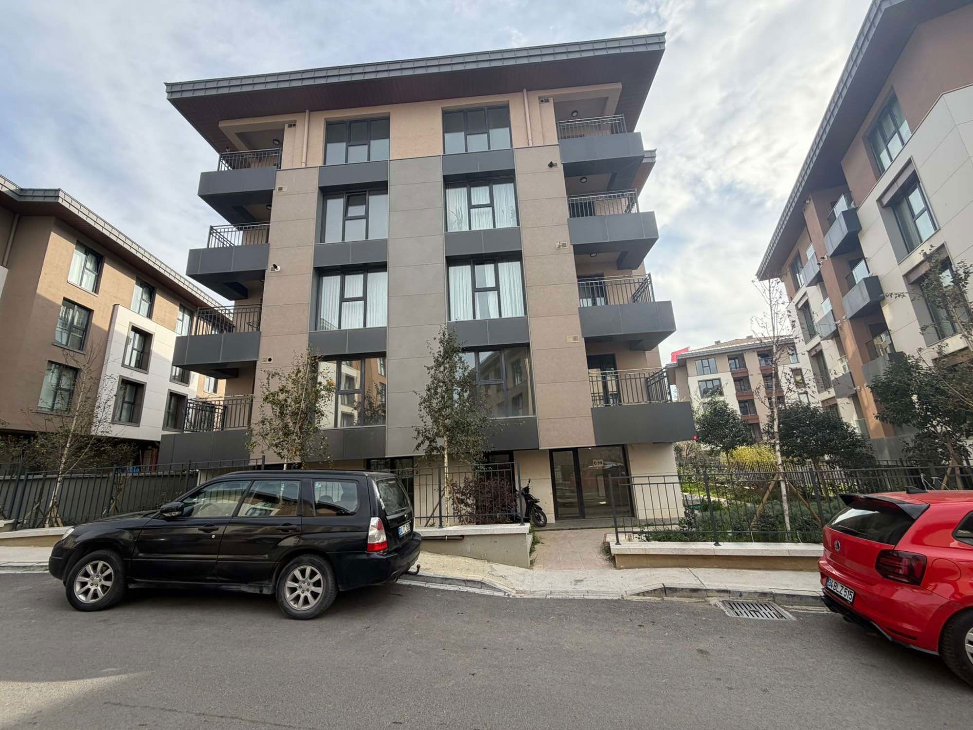 REMAX ASHIL ÜSKÜDAR  KIRAZLITEPE TOKI SATILIK 2+1 DAIRE