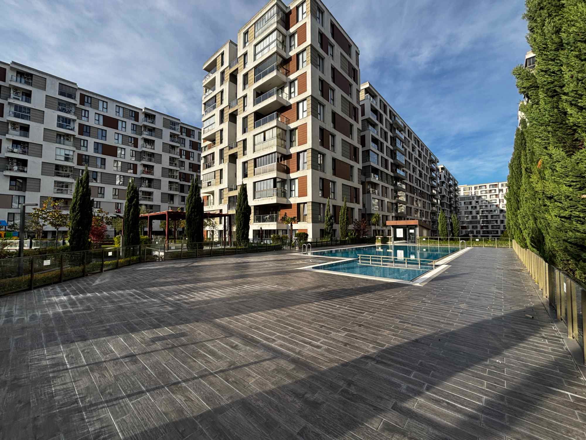 BEYLİKDÜZÜ WESTSİDE 2 SİTESİ METROBÜS YANI SATILIK 3+1 DAİRE