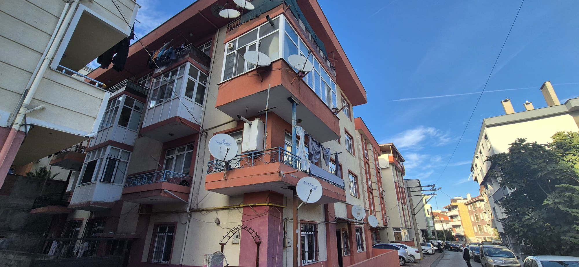 ÇAYIROVA MAHALLESİN'DE FATİH CADDESİNİN HEMEN YALI BAŞINDA SATILIK 3+1 TERAS DAİRE