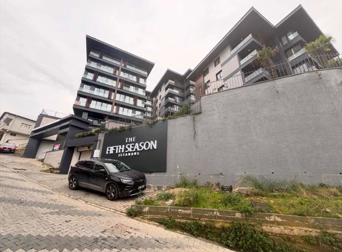 REMAX DEM'DEN ÜSKÜDAR KİRAZLITEPE MAHALLESİNDE 4+1 SATILIK DAİRE