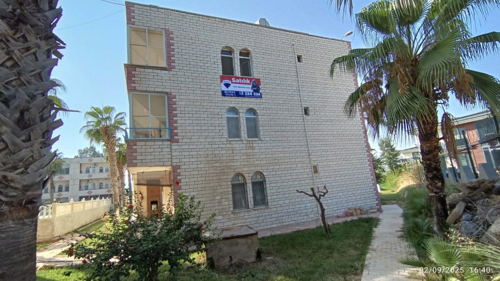 REMAX TOROS'TAN KAPIZLI'DA DENİZE YÜRÜME MESAFESİNDE MUHTEŞEM 2+1 YAZLIK