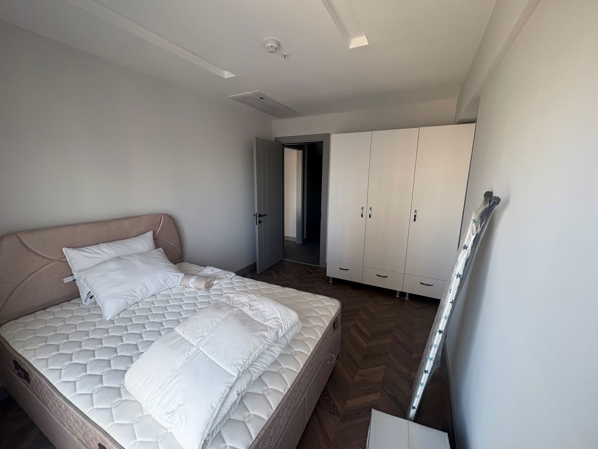 BORNOVA VIVEN VOGUE'DA SIFIR FULL EŞYALI 1+1 KIRALIK DAIRE