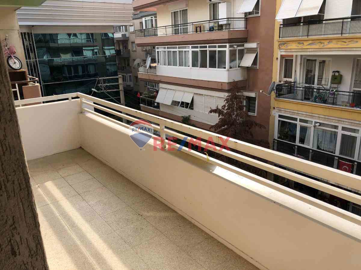 KARŞIYAKA ATAKENT'TE SATILIK 3+1 DAIRE...