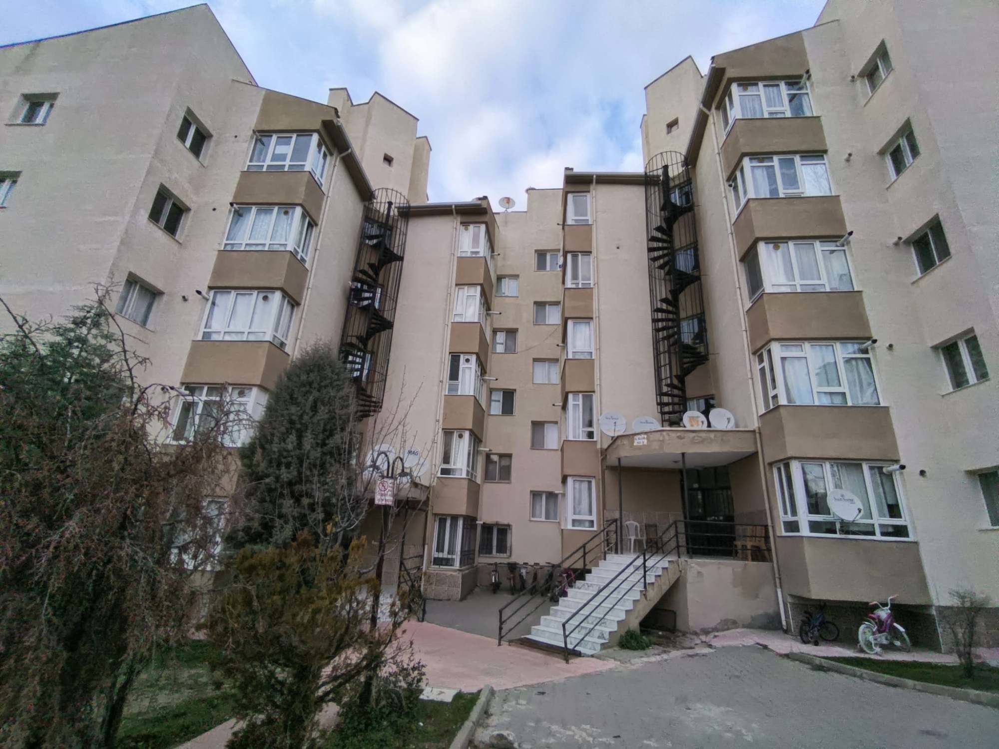 REMAX MOD'DAN SULTANDERE 75.YIL MAHALLESİ ŞEHİR MANZARALI 2+1 SATILIK DAİRE