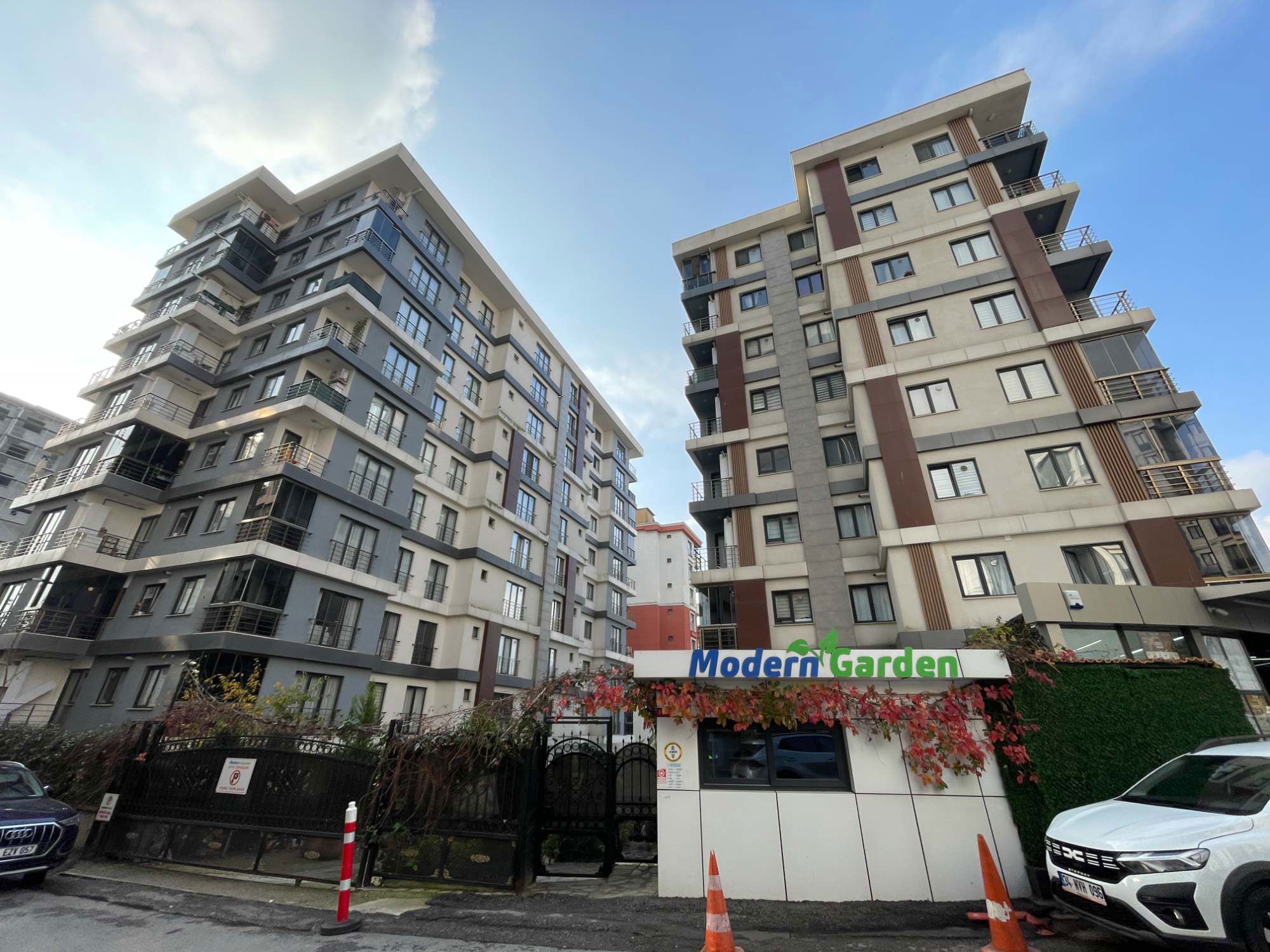 ÇEKMEKÖY TAŞDELEN MAH MODERN GARDEN SİT DE SATILIK 3+1 DAİRE
