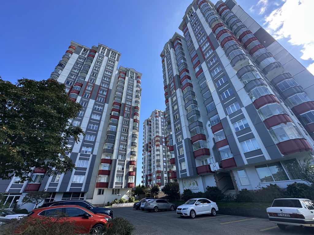 REMAX PARK BARLAS GÜRLER'DEN 4 MEVSİM SİTESİNDE DENİZ MANZARALI 4+1