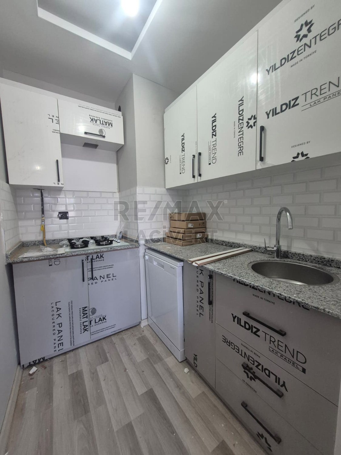 RE/MAX LACİVERT'TEN DADAŞKENT'TE FULL EŞYALI KİRALIK 1+1 DAİRE