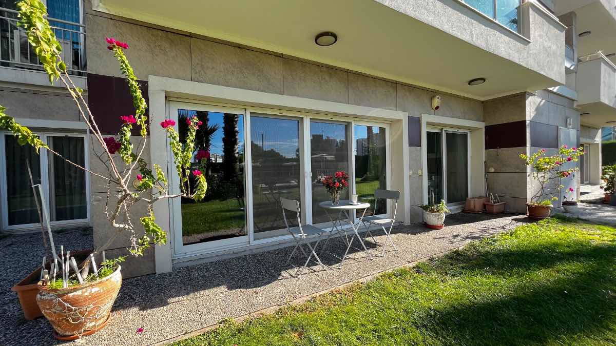 MAVIŞEHIR. BOZOĞLU SITESINDE. 150. M2 NET LÜKS HAVUZ PEYZAJA BAKAN SATILIK BAHÇE KATI