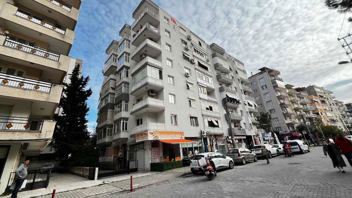 BORNOVA KAZIMDIRIK MAHALLESINDE 110 M2 NET 3+1 FERAH SATILIK DAIRE
