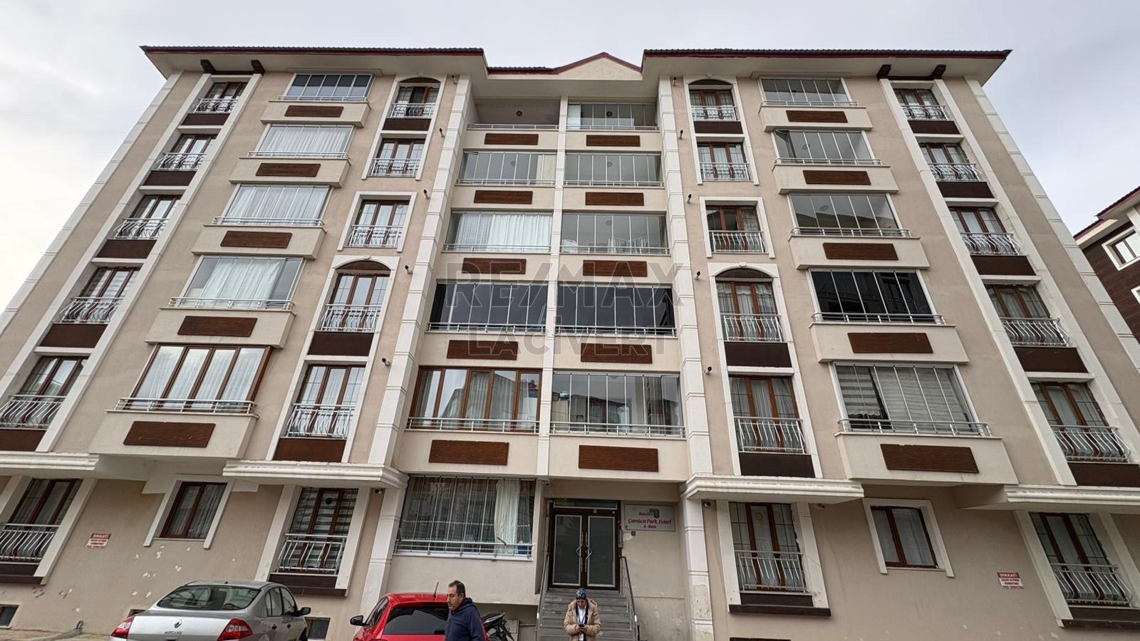 RE/MAX LACİVERT'TEN KAYAKYOLUN'DA SATILIK DAİRE