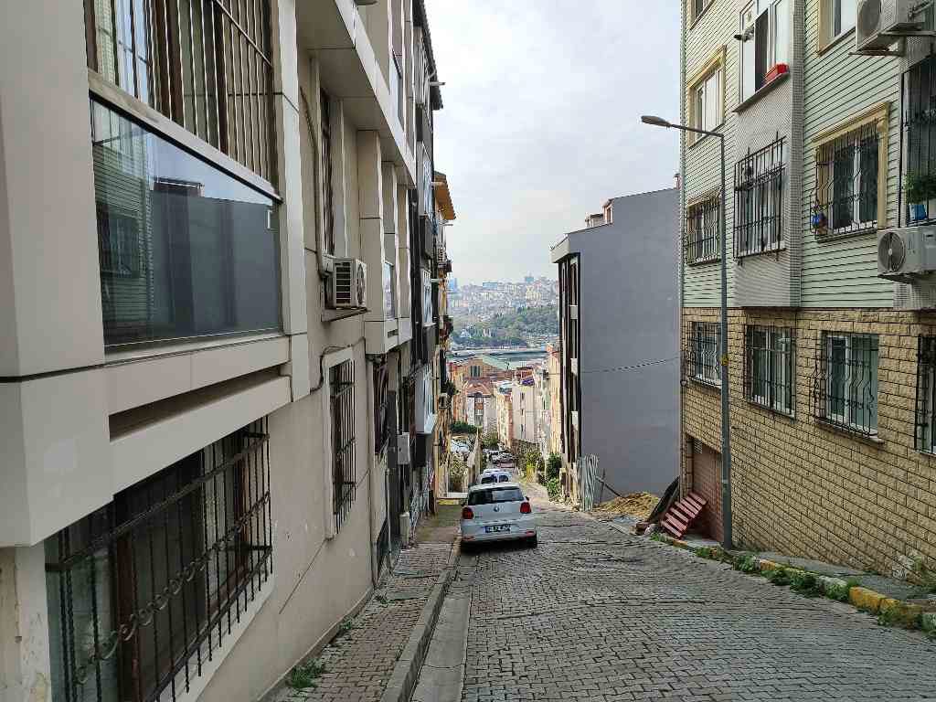 HALİÇ'E METROBÜSE,İSKELEYE, ÜNİVERSİTEYE 2 DK MESAFEDE SIFIR DAİRE