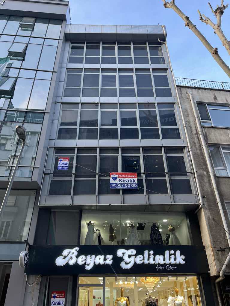 PENDİK ÇARŞI’DA KİRALIK İŞ YERİ