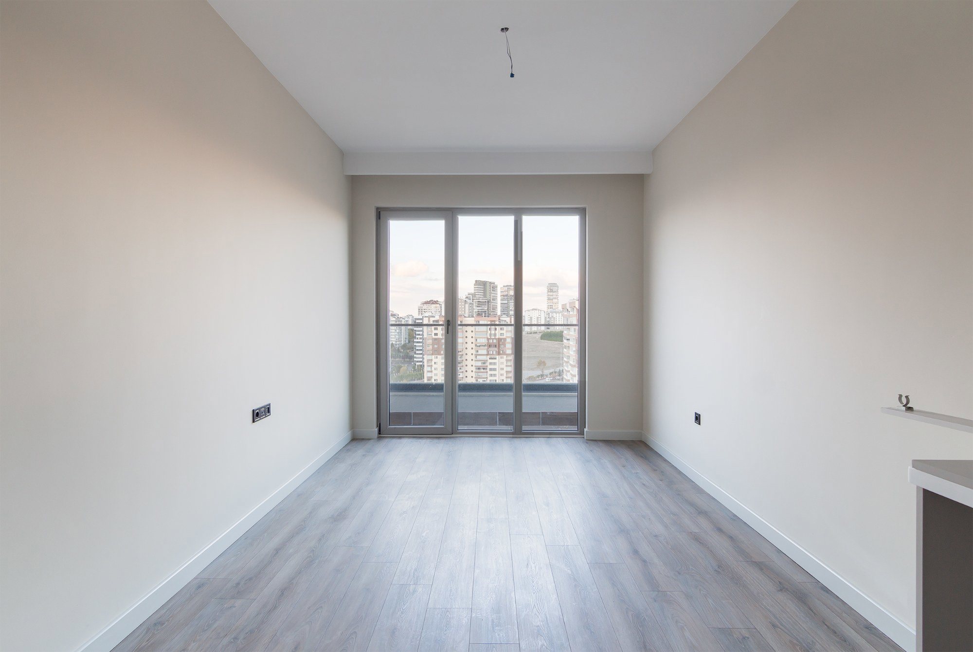 BORDO YAŞAMDA TERASLI MANZARALI 1+1 80M² SATILIK DAIRE