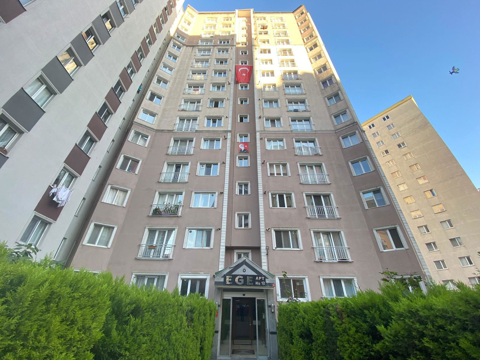 BEYLİKDÜZÜ BARIŞ MAHALLESİ EGE APARTMANI 3+1 SATILIK TEMİZ DAİRE