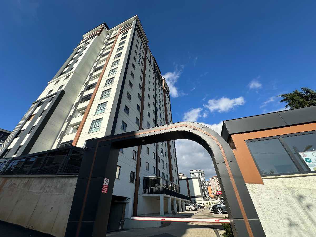 HÜRRİYET MAHALLESİ DOĞA KOLEJİNE KOMŞU 3+1 EVEBEYN BANYOLU LÜX DAİRE