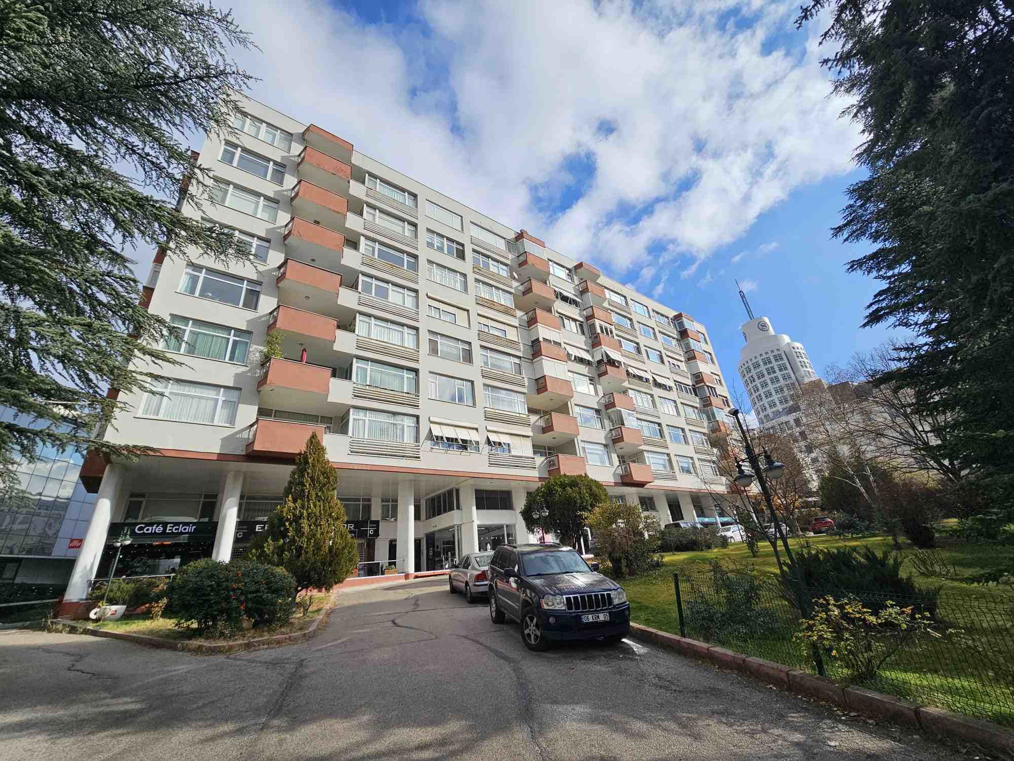 HAYAT APARTMANI İRAN CADDESİ SATILIK 3+1 DAİRE