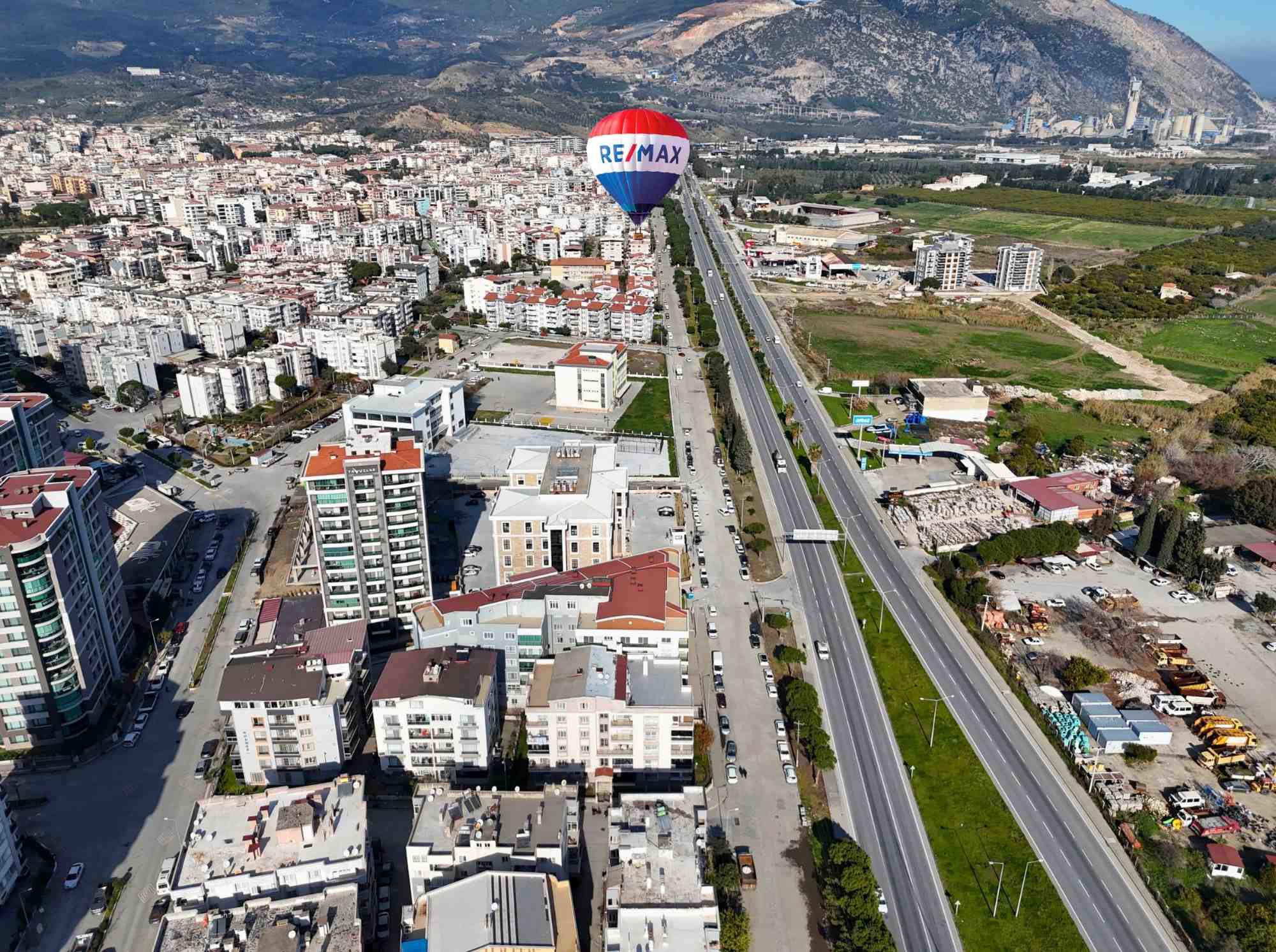 SÖKE YENICAMI MAHALLESINDE, YÜKSEK GIRIŞ KAT, 2+1 DAIRE