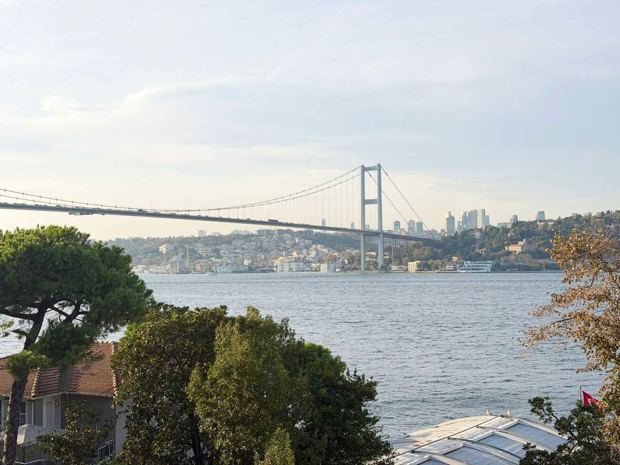 BEYLERBEYİ SAHİL 'DE 1+1 KİRALIK YOL YALISI DAİRESİ