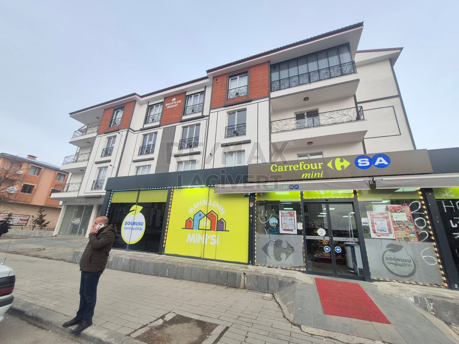 RE/MAX LACİVERT'TEN DADAŞKENT'TE SATILIK ARAKAT 3+1 DAİRE