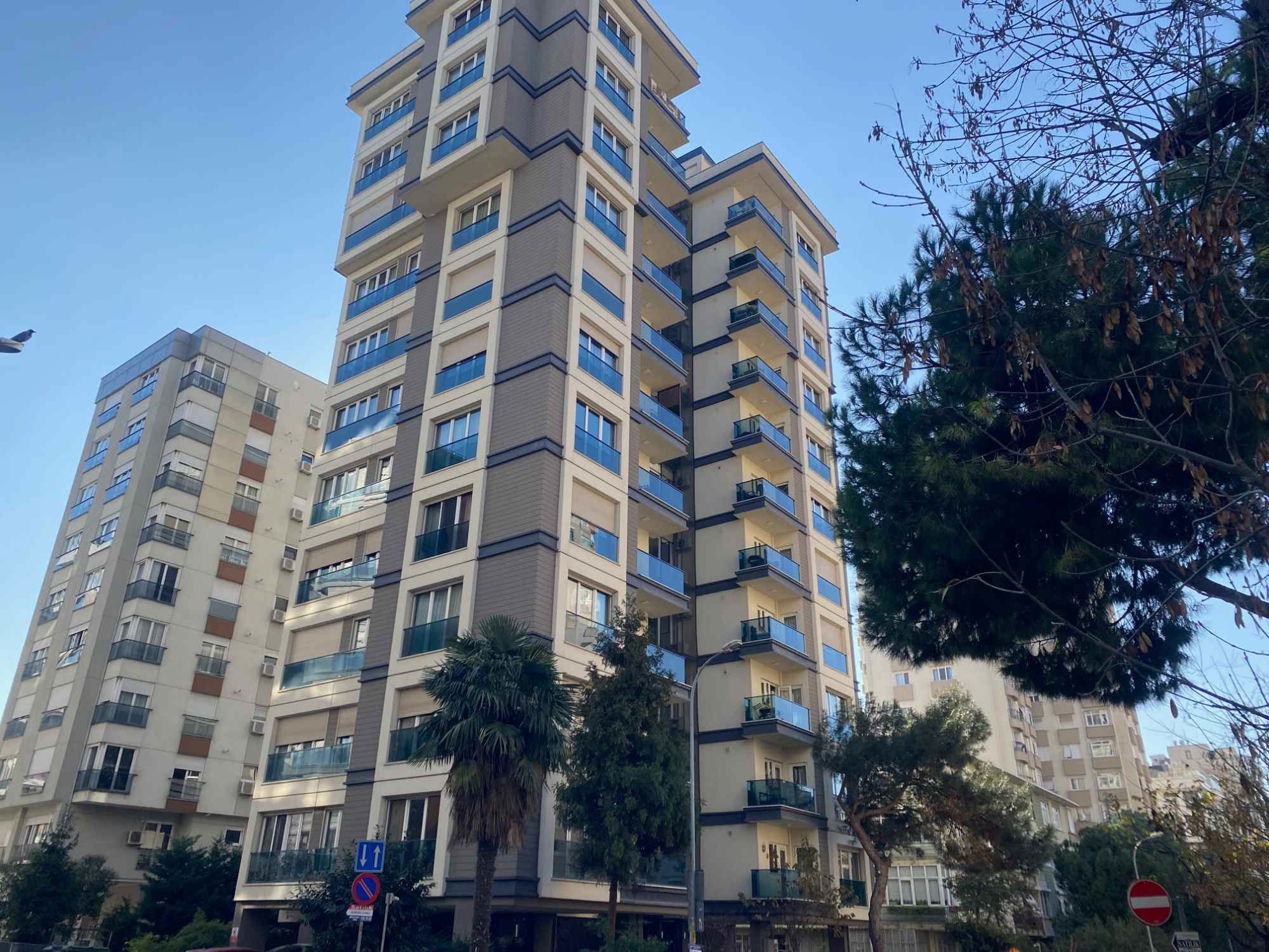 GÖZTEPE YEŞİLBAHAR SOK VE ORAMİRAL KEMAL KAYACAN KÖŞE SATILIK