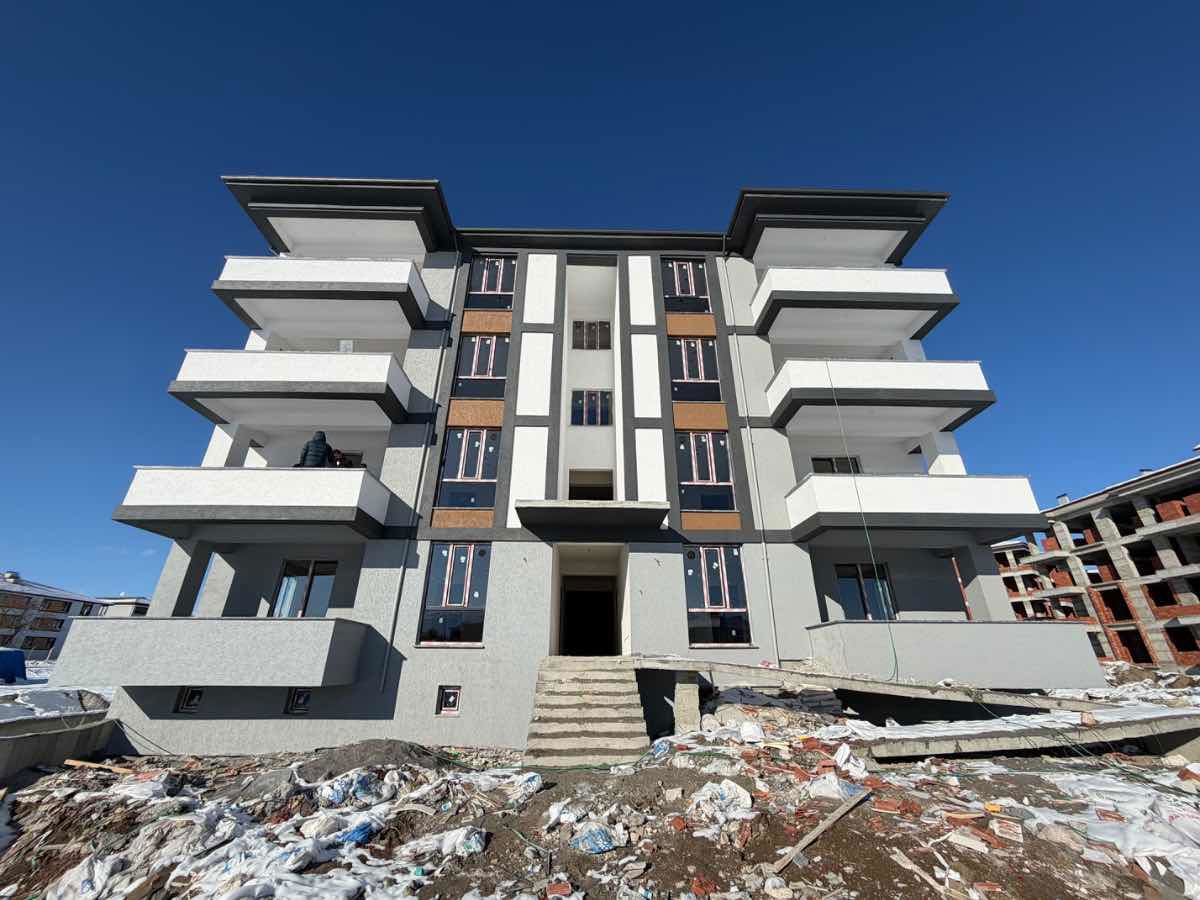REMAX DEM DEN DEMİRKENTTE ALTTAN ISITMALI 3+1 DAİRE