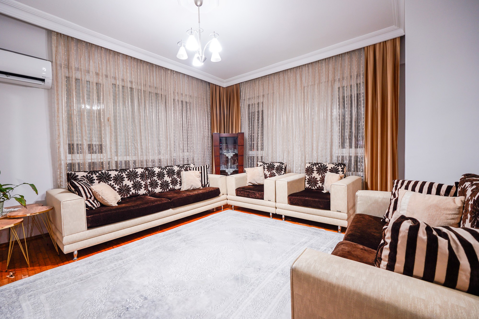 MEYDANKAVAĞINDA 140M2 ARSA PAYLI 160M2 SATILIK 3+1 SATILIK DAİRE