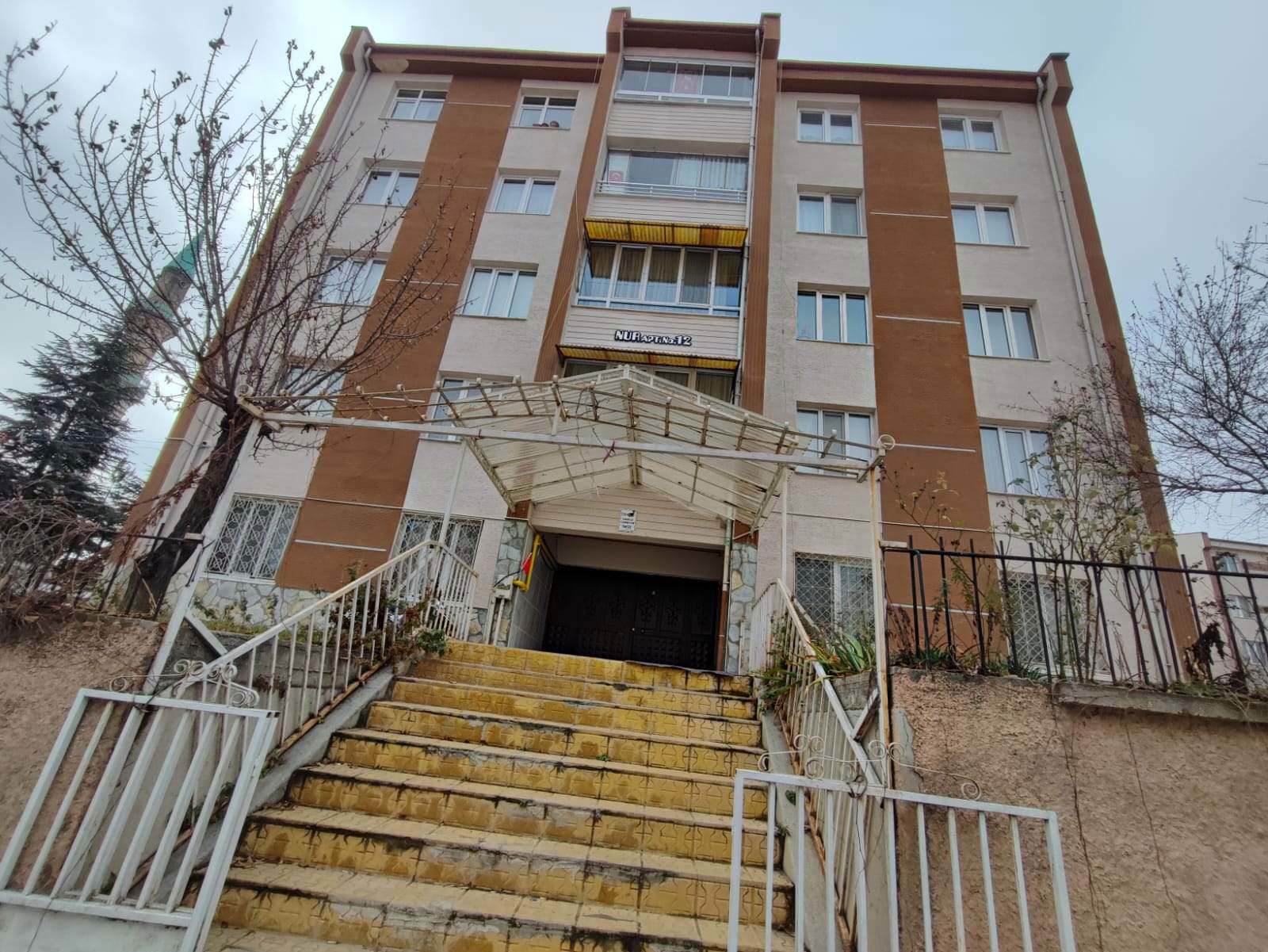 RE/MAX MOD'DAN FAHRETTİN ALTAY CADDESİ ÜZERİNDE SATILIK 3+1 DAİRE